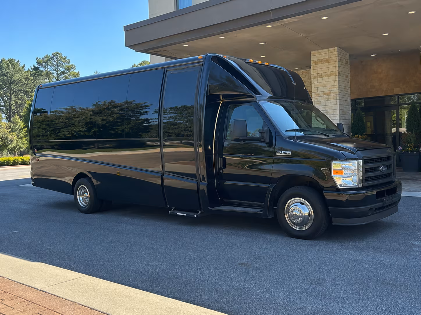 minibuses for inland empire field trips to redlands and san bernardino