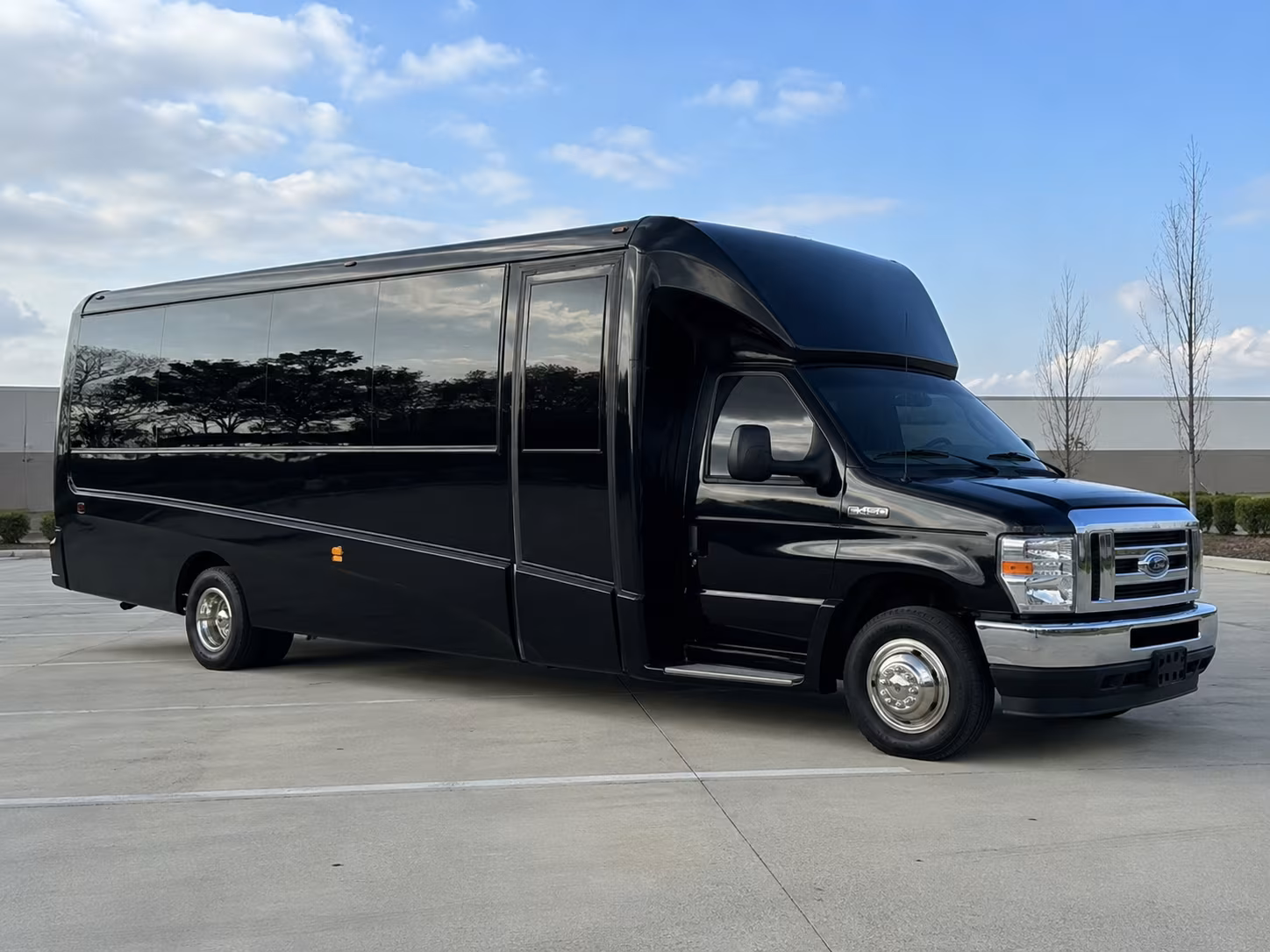 shuttle buses for group concert trips to the acrisure arena in palm desert